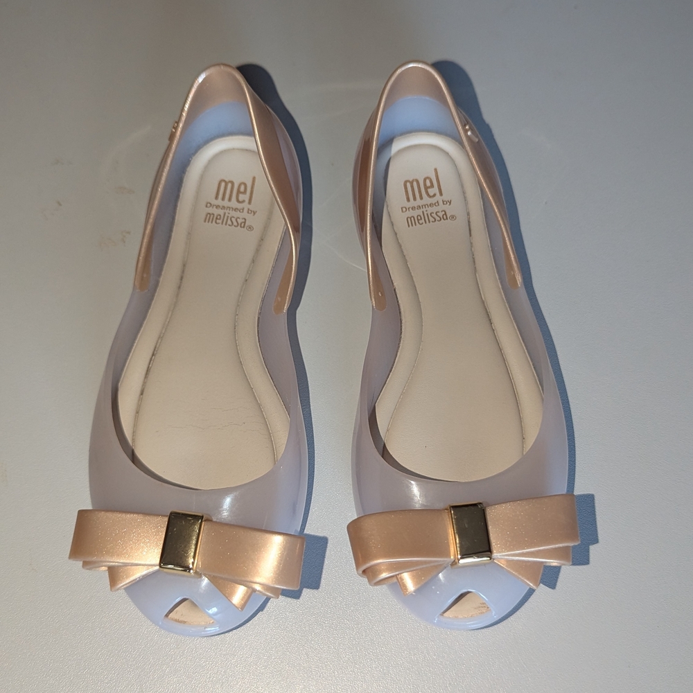 mel by Melissa Girls’s Gold Bow Peep-Toe Flats